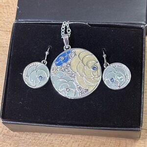 Signed NRT Silver Tone Enamel Floral Necklace Earrings Set w/ Box Rhinestone